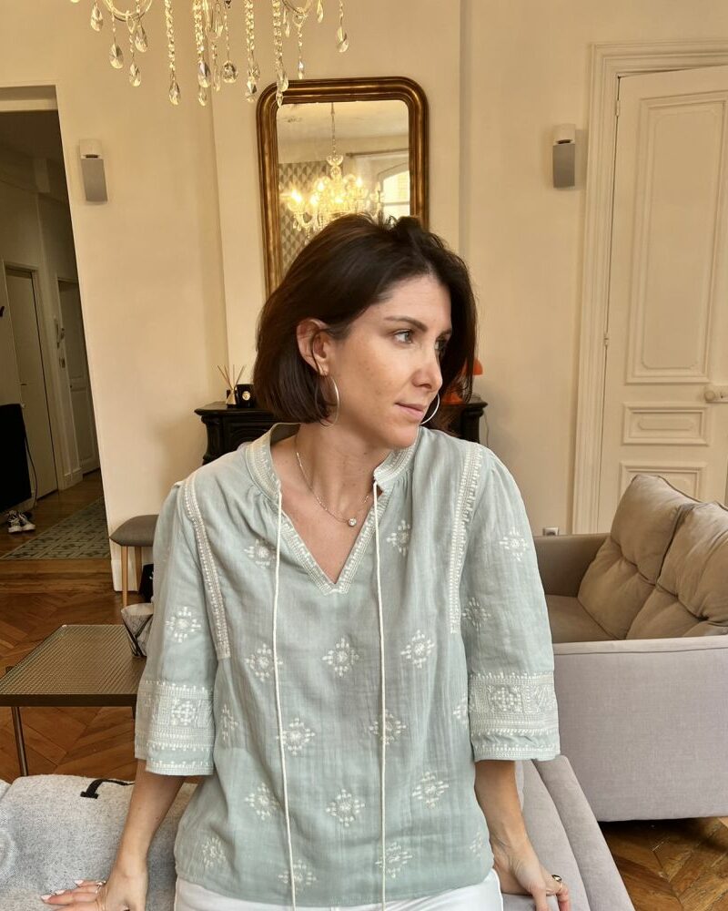 Blouse col V en broderie
